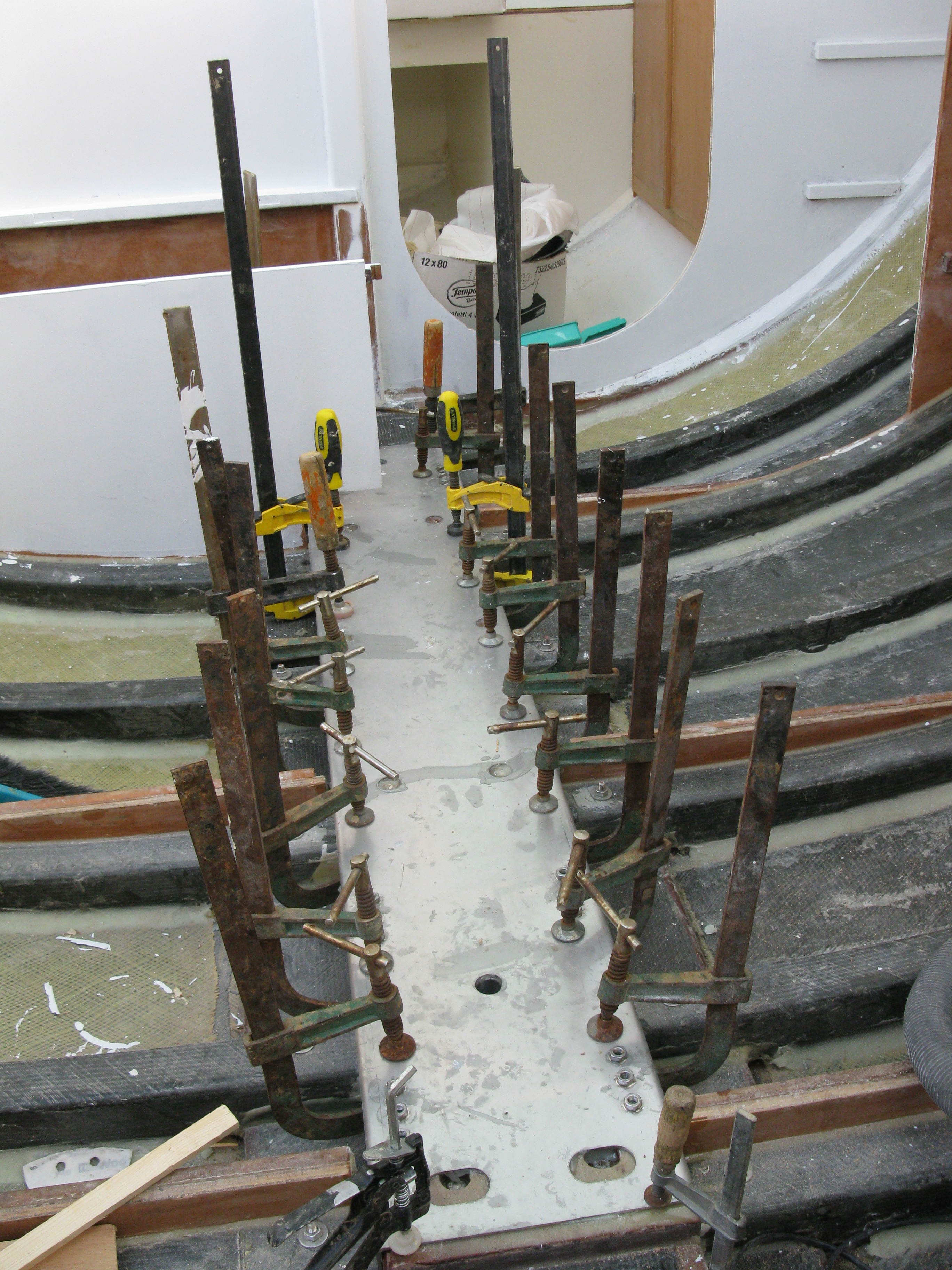 Caribbea 32 - fix piastra supporto bulbo Caribbea 32 - fix piastra supporto bulbo